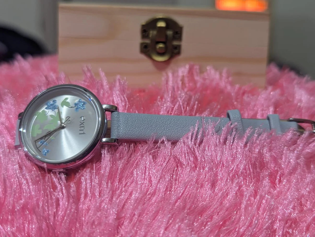 Floral Analog Wristwatch
