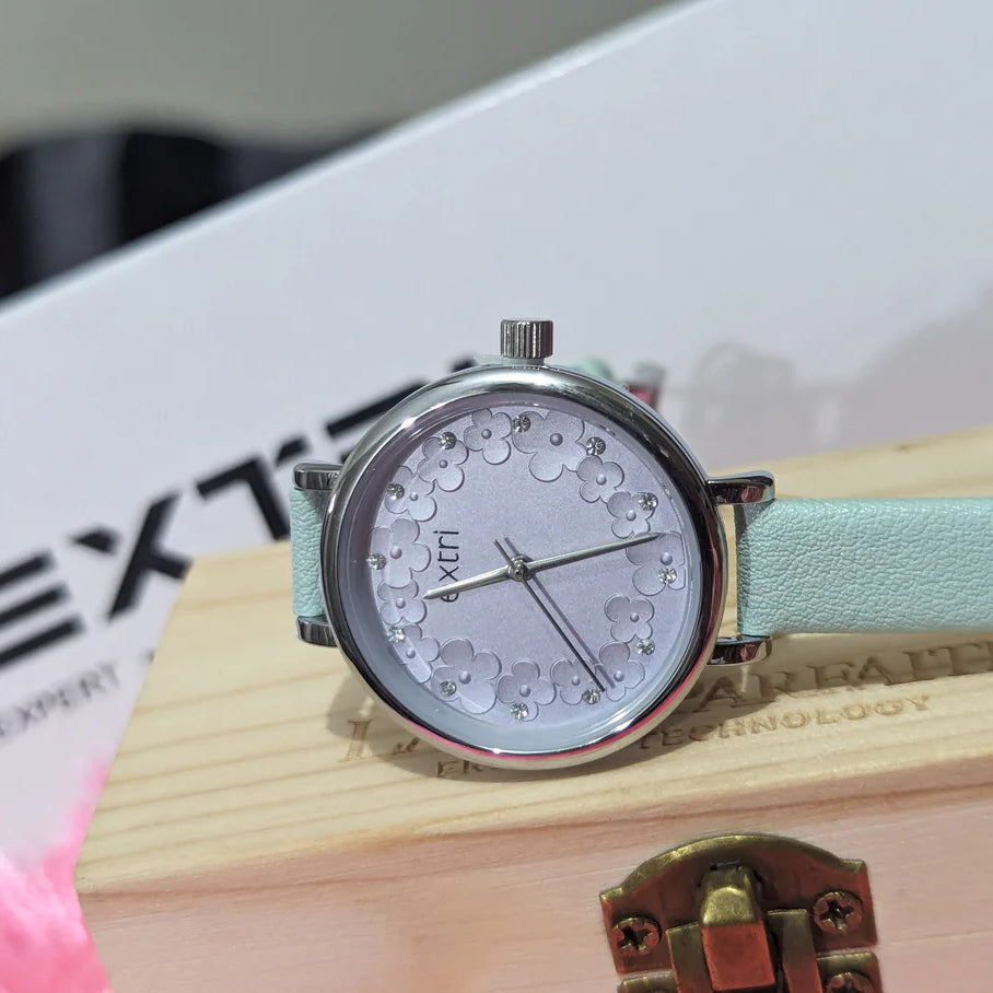 Extri Classic Analog Wristwatch