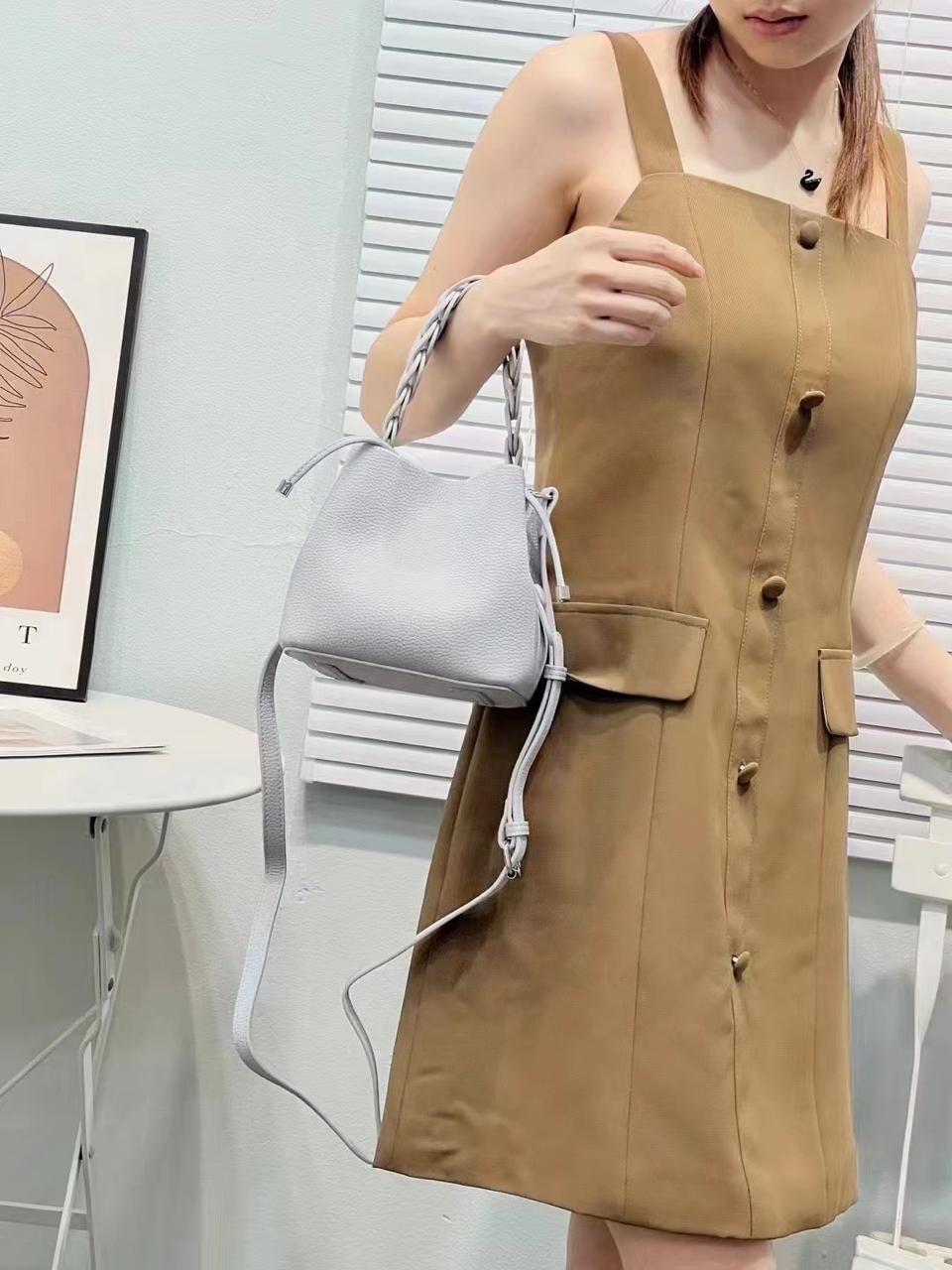 Luxury Leather Versatile Fashion Bucket Handbag For Female