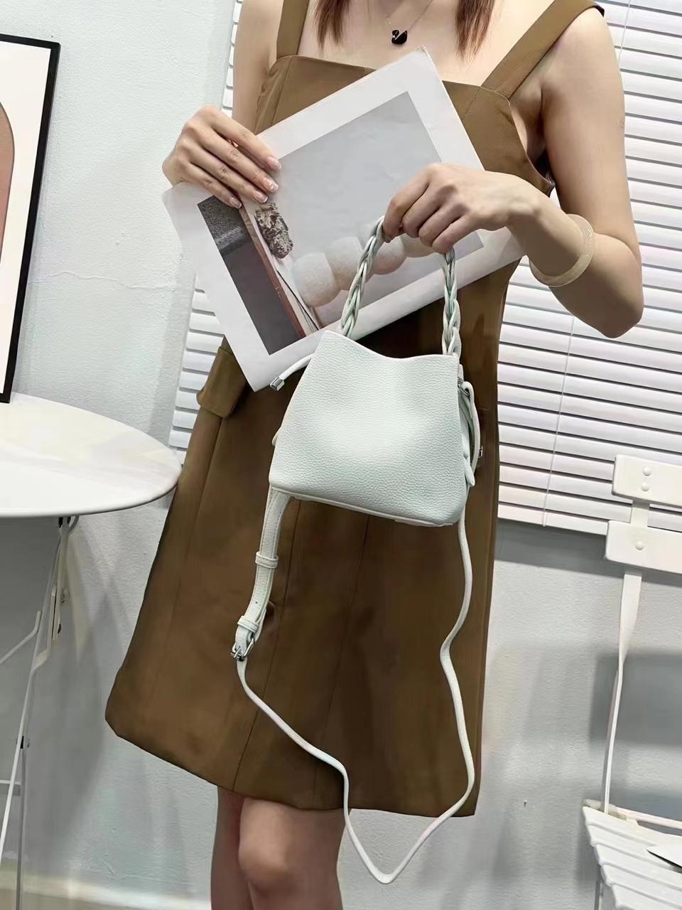 Luxury Leather Versatile Fashion Bucket Handbag For Female