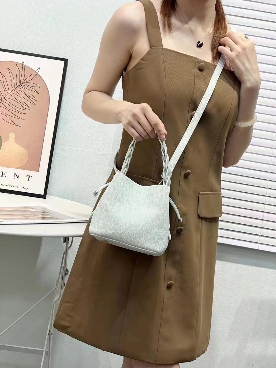 Luxury Leather Versatile Fashion Bucket Handbag For Female