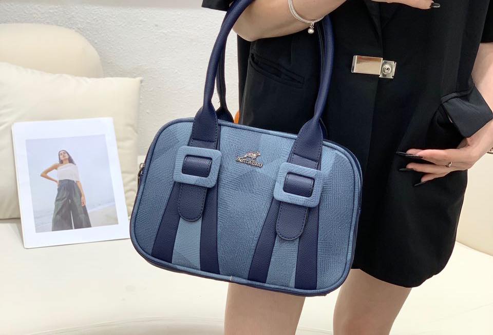 Luxury Embossed Square Double Buckle Deco Leather Handbag For Female