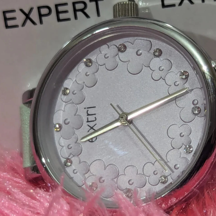 Extri Classic Analog Wristwatch